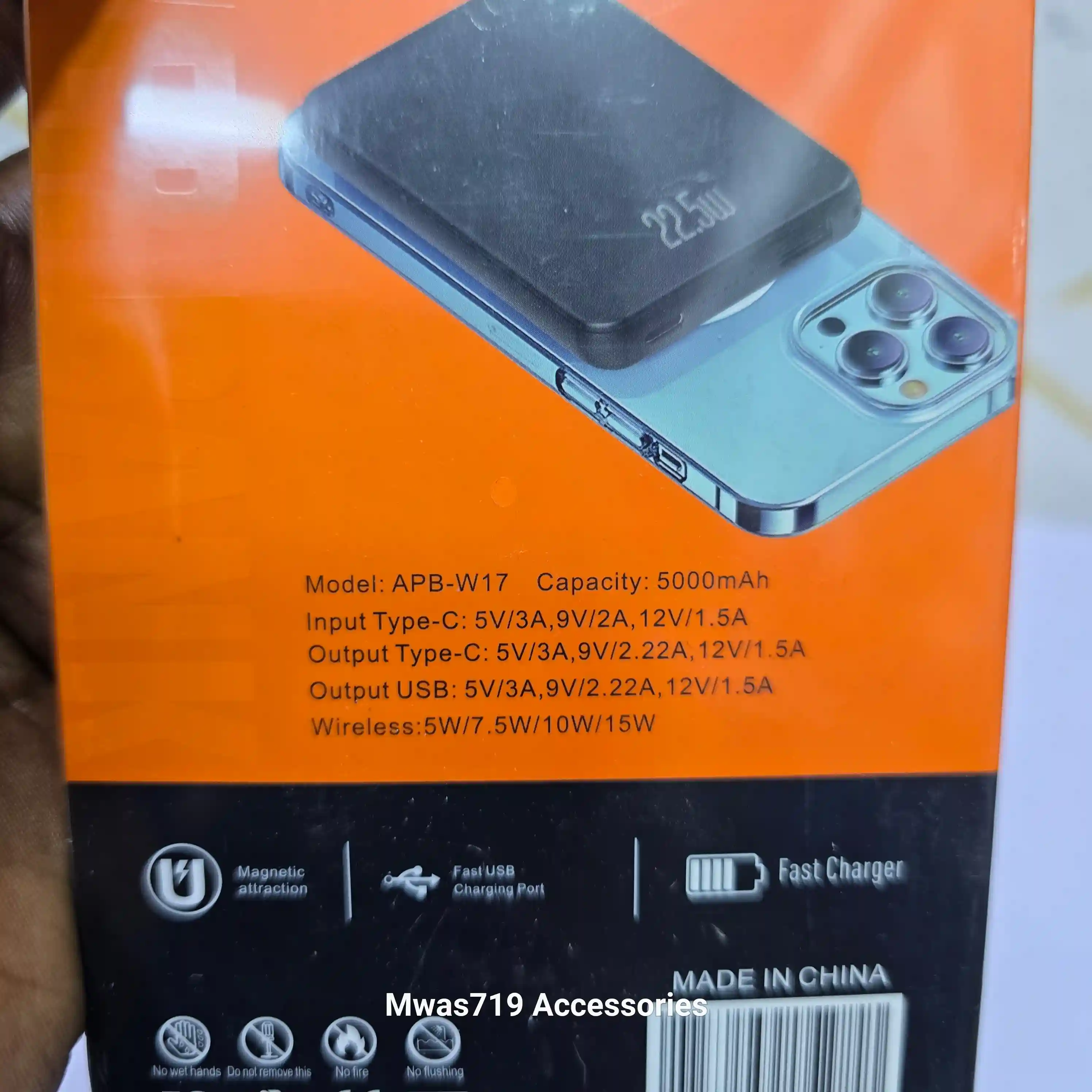 Carousel slide 2 for Amaya Wireless Powerbank